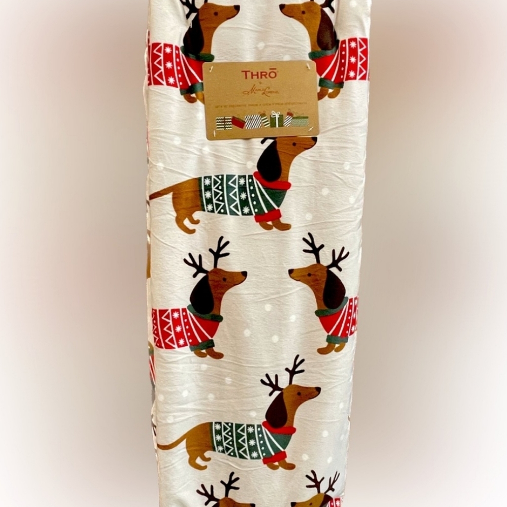 🎅 Marlo Lorenz Holiday Dachshund Throw Blanket